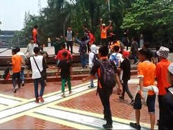Disesalkan, Begini Ulah Tak Pantas Remaja Tanggung di GBK