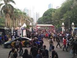 Perusuh Coba Provokasi Nyanyikan Yel Yel dan Pasang Kembang Api di GBK