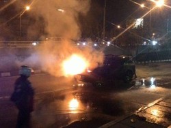 Mistubishi Pajero Terbakar di Depan Mal Kalibata City