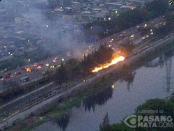 Kebakaran Ilalang di Exit Tol Grogol Berhasil Dipadamkan, Ini Penampakannya