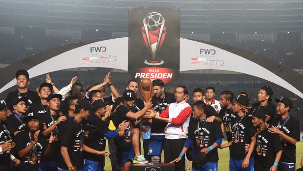 Atep membawa Persib juara Piala Presiden usai merebut gelar ISL 2014.