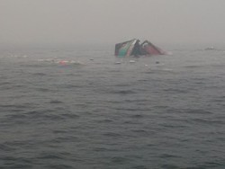 Bummm! Kementerian KKP Ledakkan 4 Kapal Vietnam Pelaku Illegal Fishing