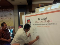 2 Pasang Cawalkot Solo Deklarasi Taat Pajak