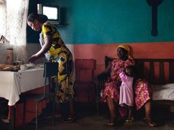 Setelah Jadi Korban, Kini Julie Lawan Praktik Setrika Payudara