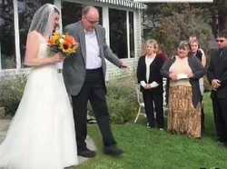 Meski Pakai Kursi Roda, Ralph Belajar Jalan Demi Dampingi Putrinya Menikah