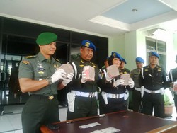 TNI Temukan Plastik Berisi Uang Rp 400 Juta Hasil Rampokan Oknum Anggota