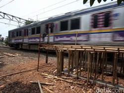 Gardu Stasiun Parung Panjang Terbakar, Perjalanan Kereta Terganggu