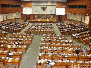 Gaduhnya Paripurna Pelantikan Ketua DPR Diwarnai Insiden Mikrofon Mati