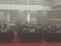 Begini Wujud Asap Pekat di Ruang DPRD Kalteng yang Bikin Waswas Pejabat