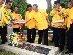 Menuju Senjakala, Golkar Pecah Berkeping-keping