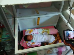 Sungguh Malang, Bayi ini Dibuang dalam Kardus di Tangerang