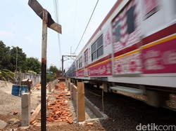 KRL Anjlok di Manggarai Dievakuasi, Warga Diminta Cari Transportasi Lain