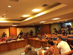 Eks Dirtipideksus Victor Simanjuntak Bicara di Pansus Pelindo