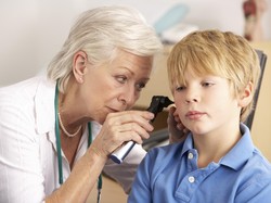 Ini yang Perlu Kamu Tahu Soal Kotoran Telinga