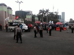 Usai dari BEI, Pekerja Jalan Tol Lanjutkan Demonstrasi di Depan Gedung DPR