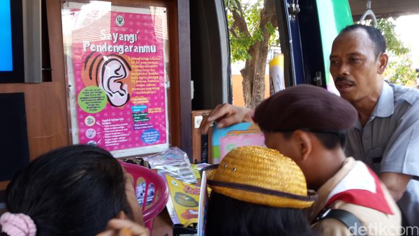 Ramainya Saat Anak SD Cek Kesehatan Gigi, Telinga dan Mulut