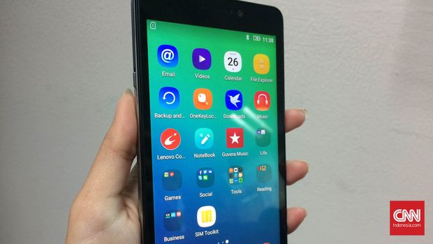 Lenovo P1M, ponsel Android dengan kelebihan baterai yang sangat besar (CNN Indonesia/Hani Nur Fajrina)
