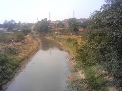 Jakarta Mulai Kekeringan, Warga yang Kesulitan Air Ngebor Sumur Baru