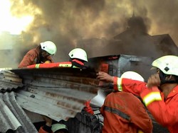 Kebakaran di Rawamangun, Total 80 Rumah Semi Permanen Dilalap Api