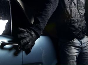 Bandit Pecah Kaca Mobil Bonyok Dihajar Massa Bandit Pecah Kaca Mobil Bonyok Dihajar Massa