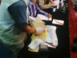 Duit Dugaan Suap SGD 177.700 Dewie Yasin Limpo Disimpan di Bungkus Keripik