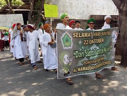 Sambut Hari Santri, Ratusan Santri Gelar Pawai di Jakarta Selatan