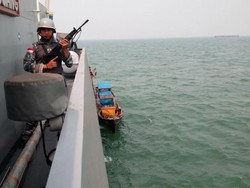 Tim Reaksi Cepat TNI AL Tangkap 5 Orang Sindikat Perompak di Selat Malaka
