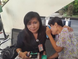 Tiba di Pengadilan, Ibunda Engeline Menangis: Saya Minta Pelaku Dihukum Berat!