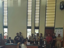 Margriet Kerap Menunduk saat Dakwaan Dibacakan, Sesekali Usap Air Mata