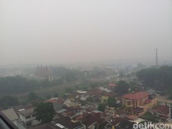 Kabut Asap Kembali Selimuti Langit Padang