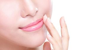 8 Makanan Enak Ini Bisa Jadi Masker Bibir Sekaligus Pelembap Alami