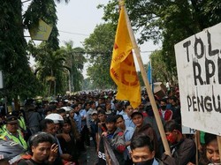 Ratusan Buruh Demo Pemkab Jombang Tolak RPP Pengupahan