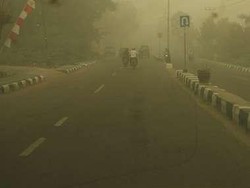 Foto-foto Dramatis Saat Asap Melahap Jalan Hingga Jembatan