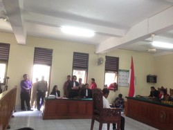 Didakwa Bantu Margriet Bunuh Engeline, Agus Menekuk Muka dan Bungkam