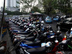 Jangan Sering Parkir Motor di Ruang Terbuka