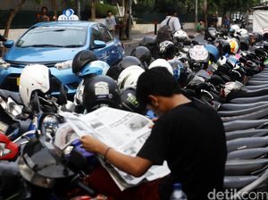 Tukang Parkir Liar di Jakarta, Membantu atau Mengganggu?