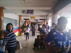 Penumpang Pesawat yang Delay Masih Menunggu Diberangkatkan di Bandara Husein