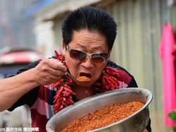 Li, Pria yang Hobi Makan Pedas dan Bisa Habiskan 2,4 Kg Cabai Sehari