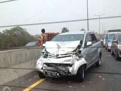 Kecelakaan Tunggal di KM 7 Tol Jakarta arah Cikampek, Lalin Macet 5 Km
