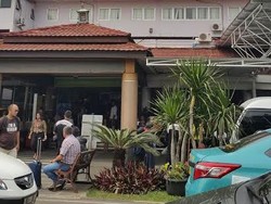 Landasan Pacu Berlubang, Bandara Husein Sempat Ditutup