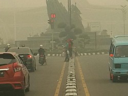 Kabut Asap Masih Selimuti Pekanbaru Pagi ini, Bandara Lumpuh Lagi