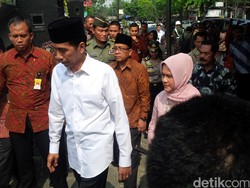 Presiden Jokowi Tiba di Rumah Duka Sang Nenek Tercinta