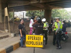 Operasi Zebra Akhir Pekan, Taksi Ngetem Sampai Ojek Online Ditilang