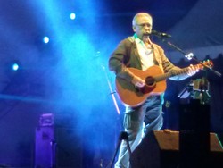 Konser di Yogya, Iwan Fals Sebut Ada Bento di Balik Kebakaran Hutan