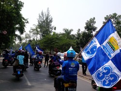 Jelang Pawai Kemenangan, Bobotoh Persib Mulai Padati Jalanan Bandung