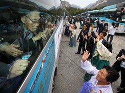 Momen Mengharukan Saat Keluarga Korea Berpisah Kembali Usai Reuni