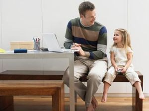 Agar Tak Ketakutan Teror Bom, Ada Baiknya Anak Absen Sejenak Nonton TV Agar Tak Ketakutan Teror Bom, Ada Baiknya Anak Absen Sejenak Nonton TV