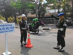 Disetop Polisi Militer, Pengendara Motor Ini Kapok Pakai Stiker TNI