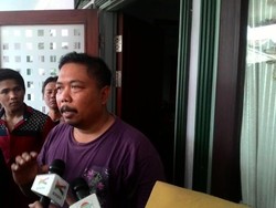 Pilu Suami Lihat Rekonstruksi Pembunuhan Anak dan Istrinya di Cakung