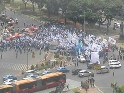 Buruh Demo di Depan Istana, Lalu Lintas Macet